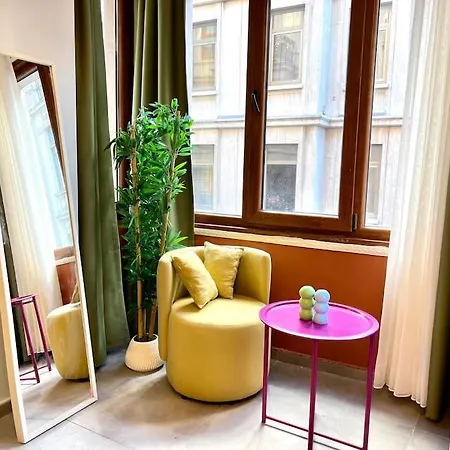 New Flat,3br,ac, 200 Mt To Taksim Apartment